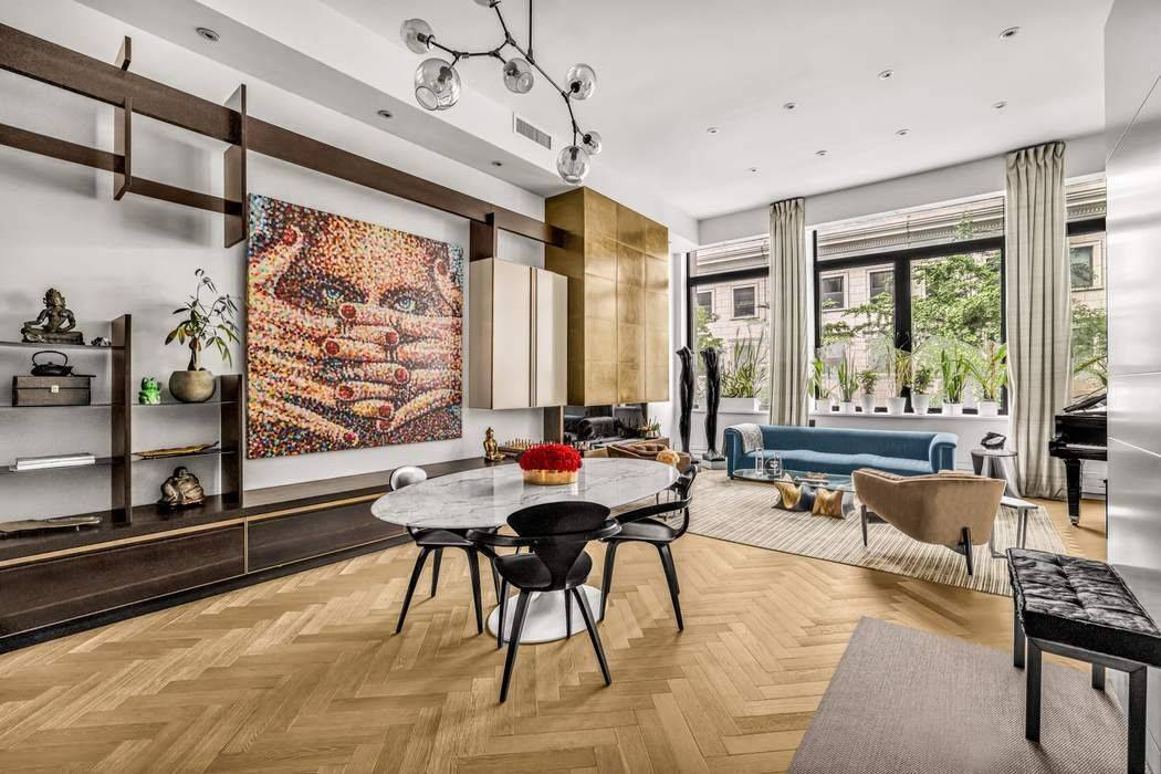 A FLATIRON MASTERPIECE EXQUISITELY RENOVATED FULL FLOOR LOFT LOW MONTHLIES PRIME LOCATION A seamless blend of artistry, design, and timeless architecture, this extraordinary full floor loft at The Story House ...