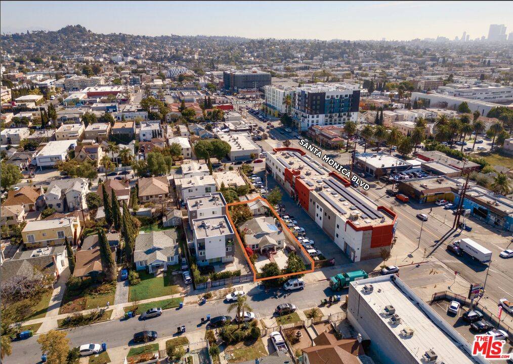 1114 N Heliotrope Dr LA