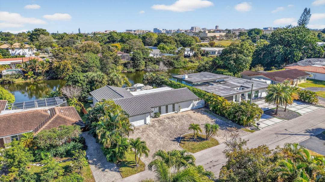 Exquisitely renovated 4BR 2.