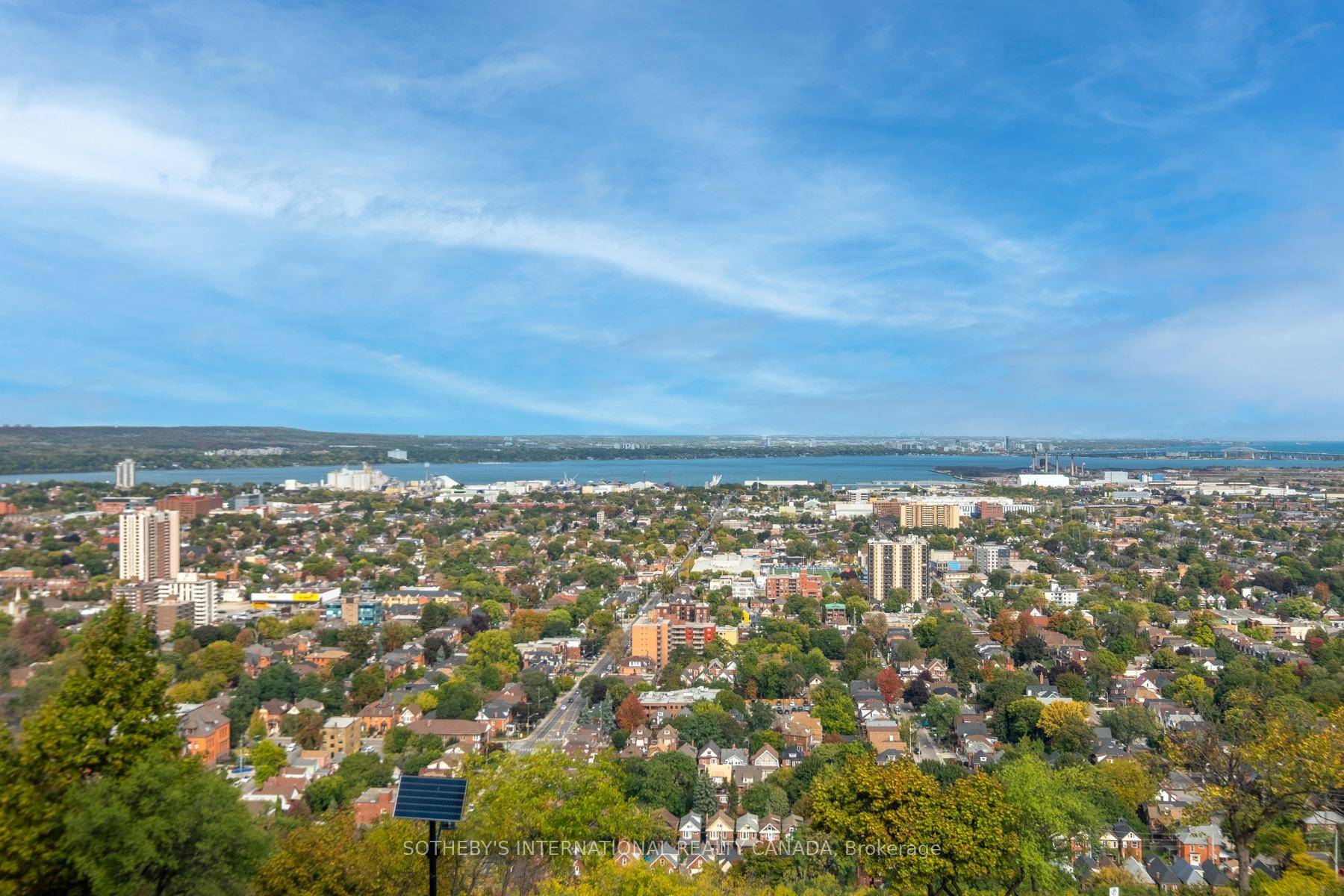 The Madison Elevated Living with Style and Serenity Set high along the edge of the Niagara Escarpment, The Madison is one of Hamilton's most exclusive and sought after residences.