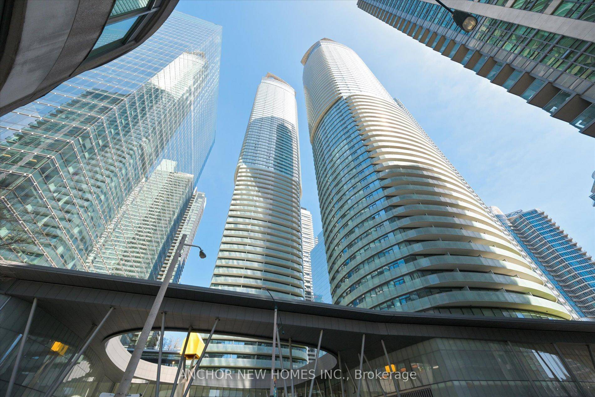 Welcome To The Ice Condos Featuring This Beautiful 2 Bedroom amp ; 2 Bathroom Unit with Breathtaking South East Lake Views !