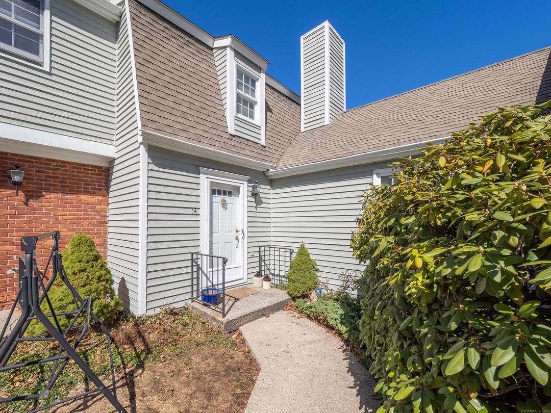 Move right into this sun filled and spacious 2BR 2.