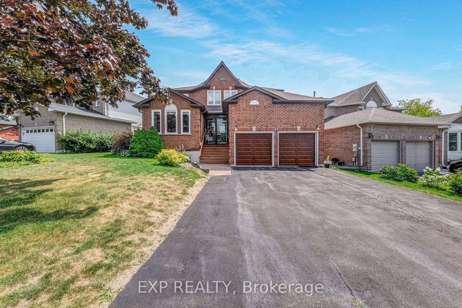 Step into opportunity with this spacious 3 bedroom, 3 bathroom home, ideally located in one of Aurora's most sought after communities, offering both convenience and a vibrant, family friendly atmosphere.