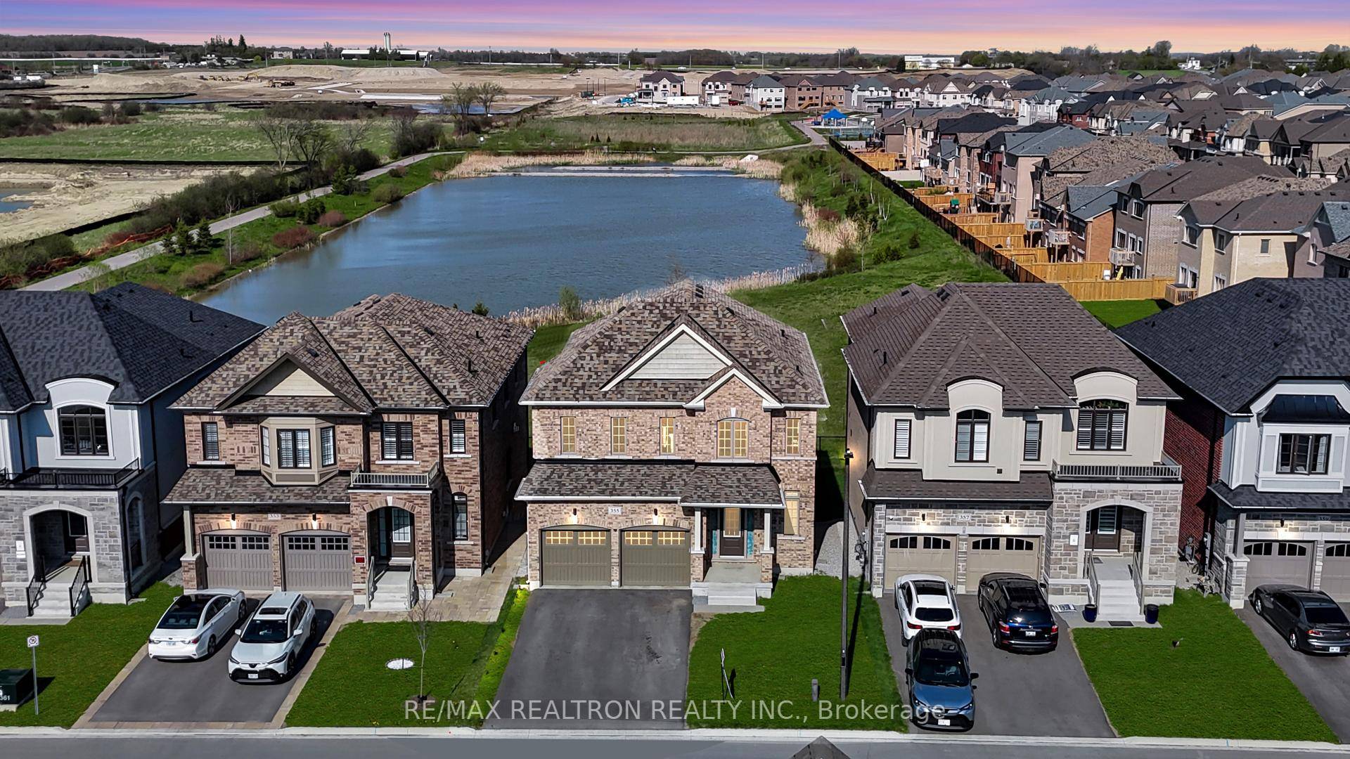 2. 5 year old Georgina Heights all brick 4 bedroom family home with no sidewalk amp ; walk out basement backing onto C O N S E R V A ...