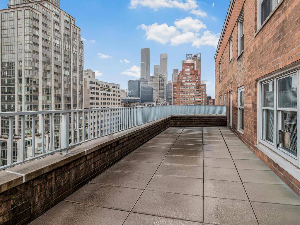 Welcome to this charming 12th floor one bedroom apartment with stunning NYC skyline views and a private terrace.