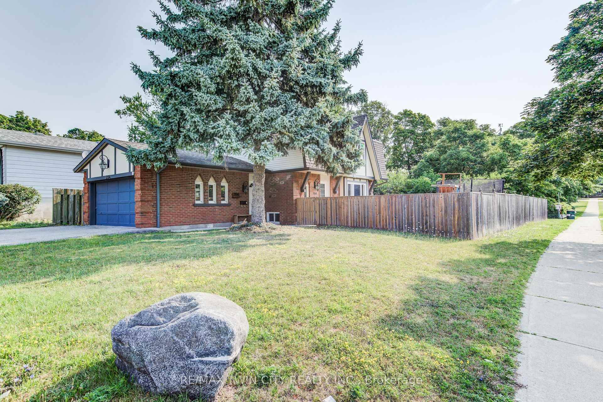 Move in ready and fully renovated from top to bottom in 2022 !