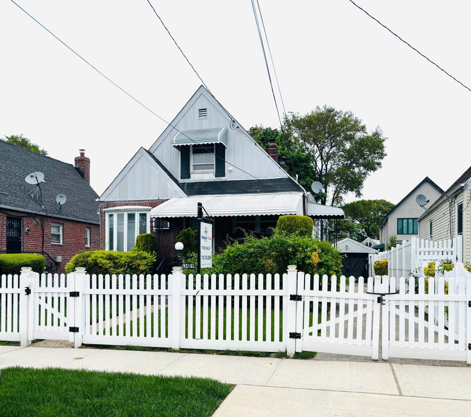 Welcome to this spacious and beautifully home, offering the perfect balance of comfort and convenience.