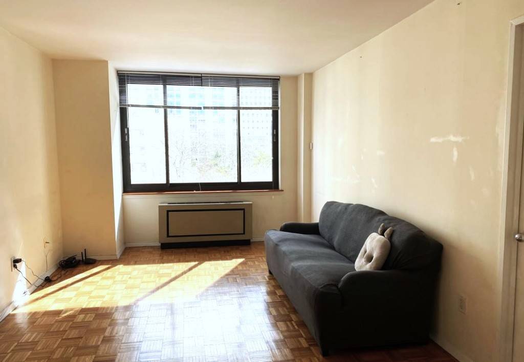 Nestled on a peaceful dead end street, this one bedroom, one bathroom unit offers exceptional privacy and tranquility.