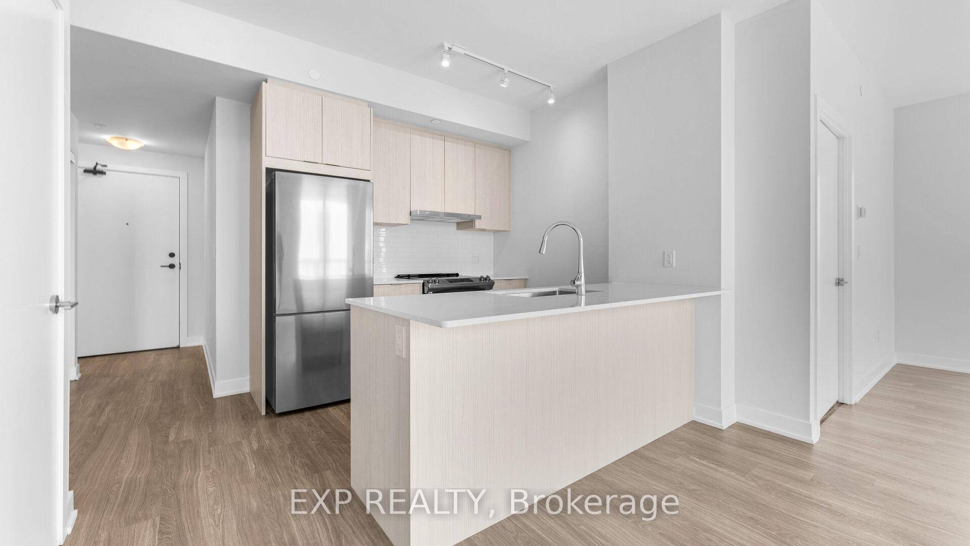 Nestled in the dynamic core, this sophisticated suite is located in the highly sought after Condominiums.