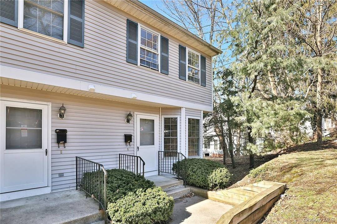 One of a kind end unit Townhome rental !