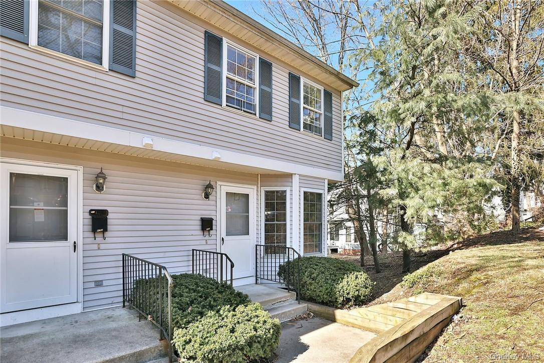 One of a kind end unit Townhome rental !