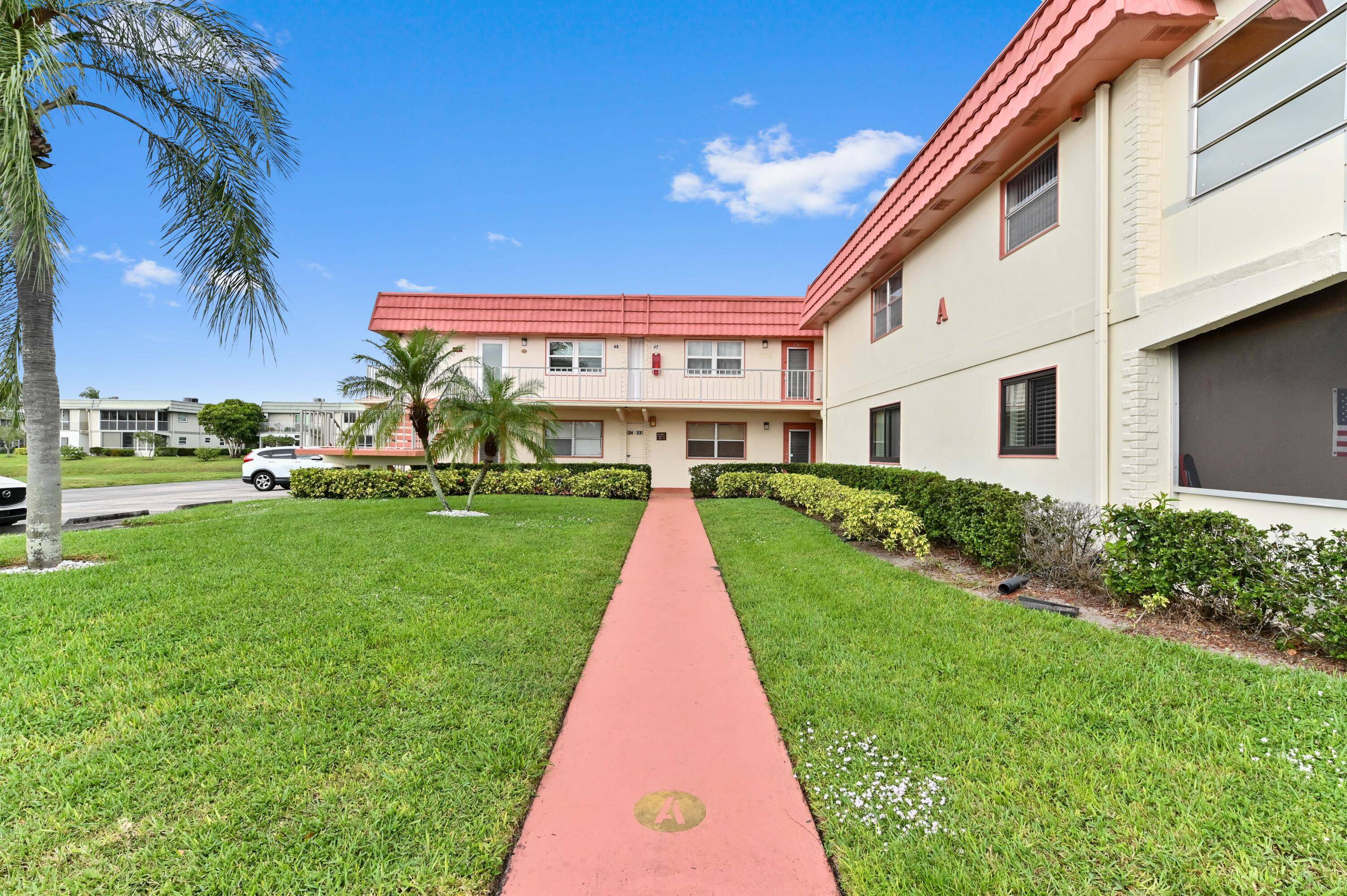 Immerse yourself in the vibrant atmosphere of King's Point, an active adult community in the heart of Delray Beach.