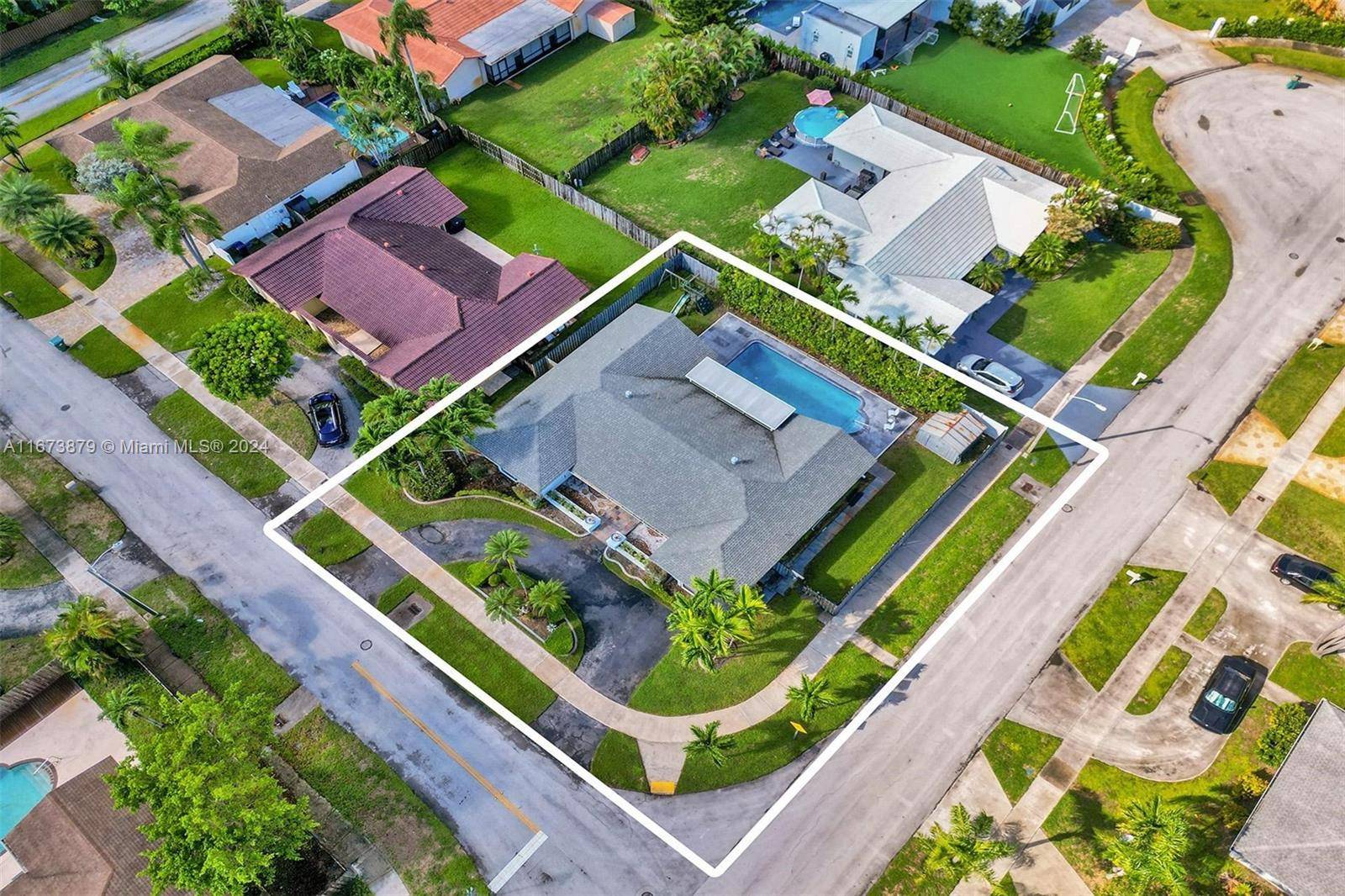 Welcome to this newly renovated 4 bdm 3 bath Miami home !