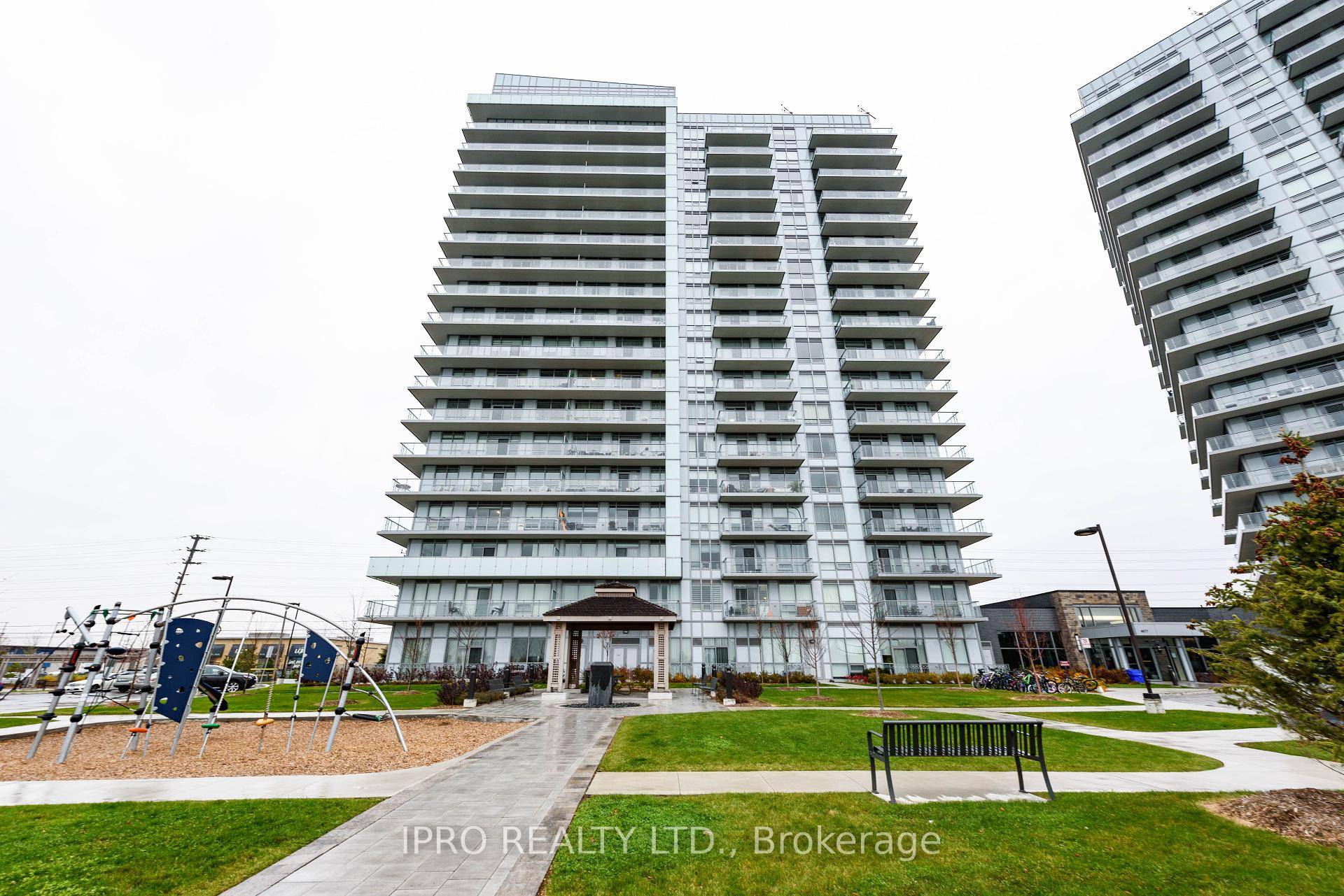 Welcome to this stunning two bedroom, two bathroom PLUS DEN unit in the desirable Erin Mills Park area !