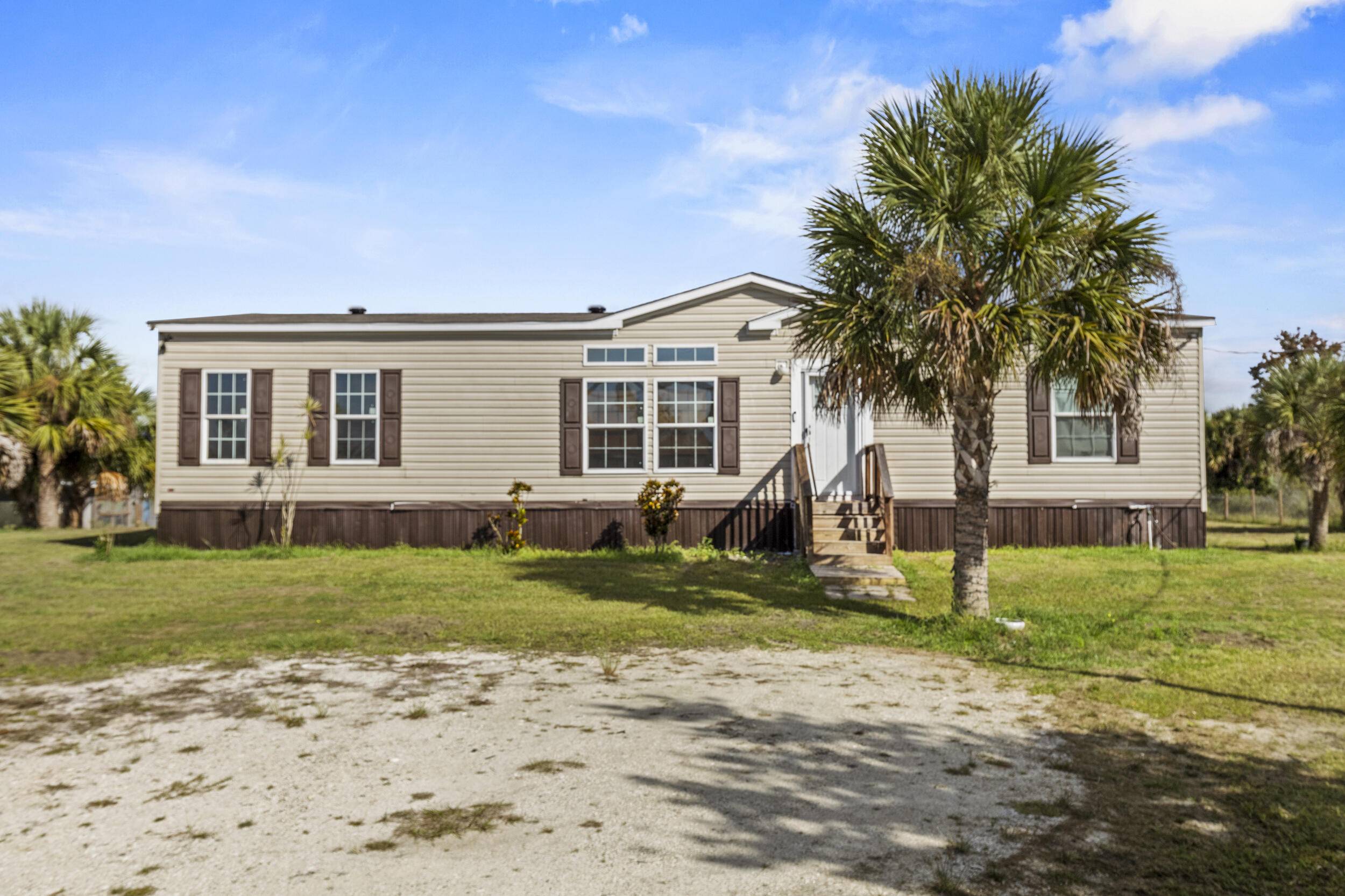 Beautiful 3 bedroom, 2 bathroom home on 1.