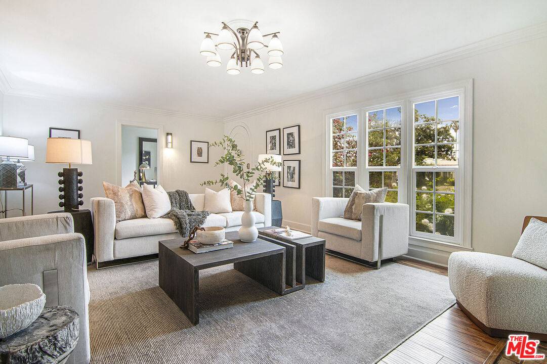 565  N Arden Blvd 4BR Mid Wilshire La