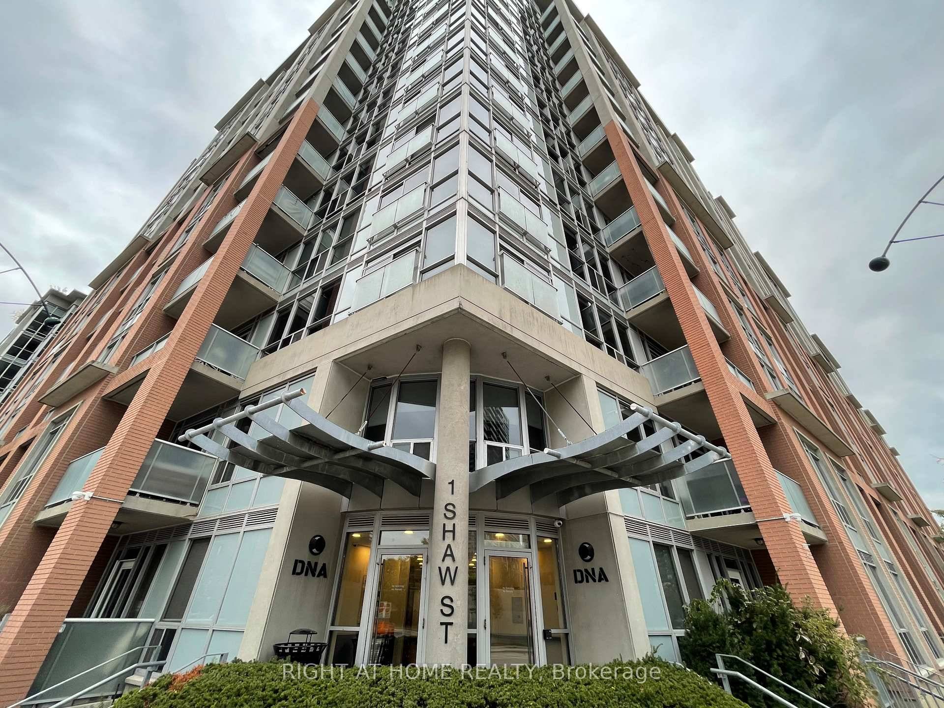 Welcome to your home at DNA Condos, where modern design meets unbeatable convenience in the heart of King West !