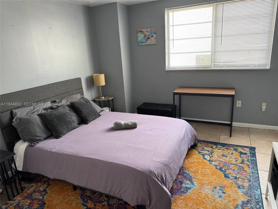 Legal AirBnB Short term rental Split floor plan loft unit with 2 full bathrooms in the heart of SoBe.