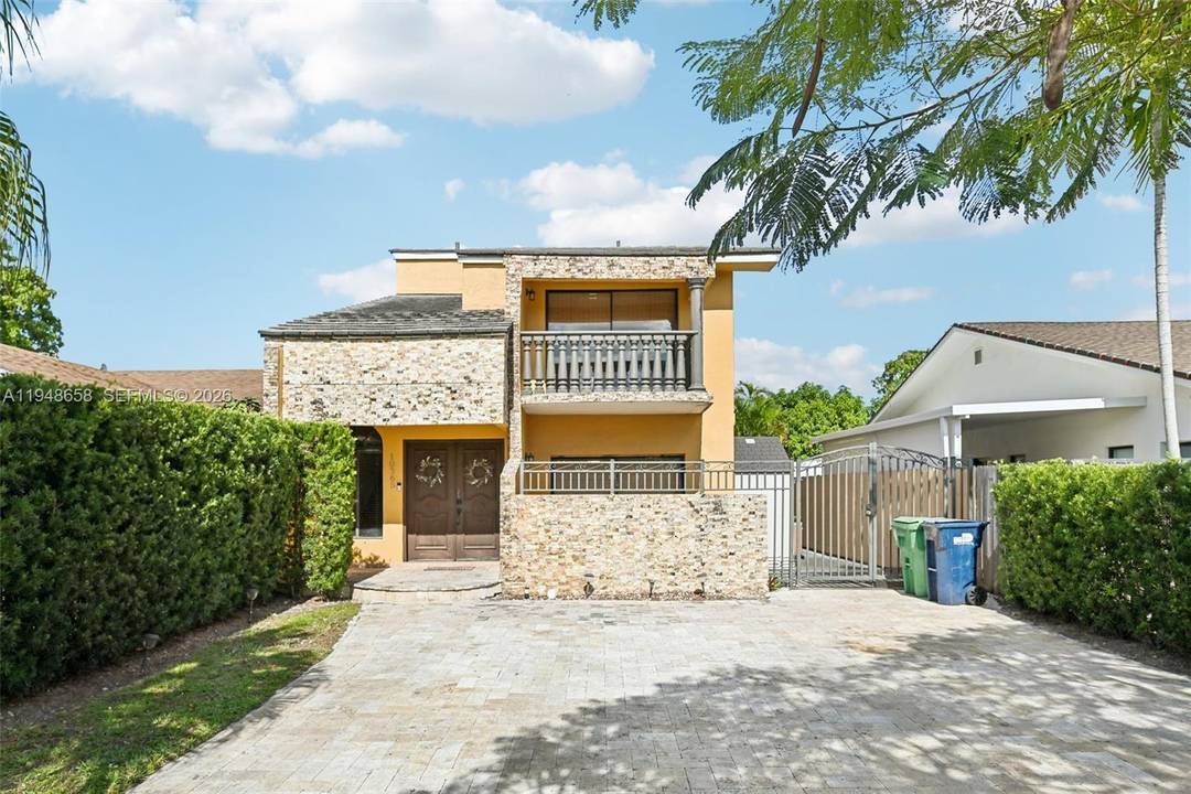 Well kept 3 bedroom, 2 bathroom home in a great location just minutes from FIU.