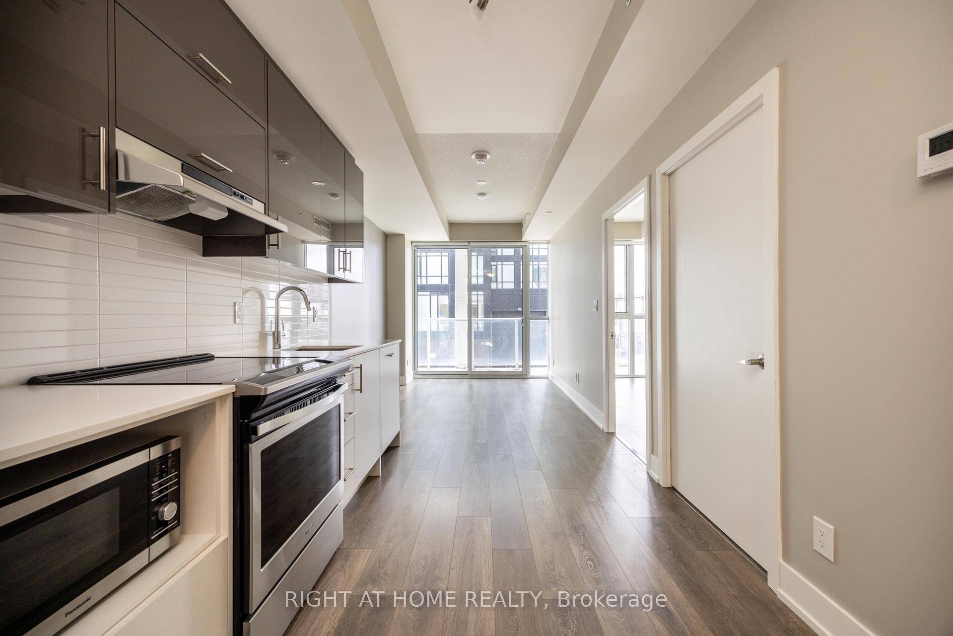 Stunning 1 Bedroom Plus Den Right Across From Fairview Mall And Off Of Highway 404.