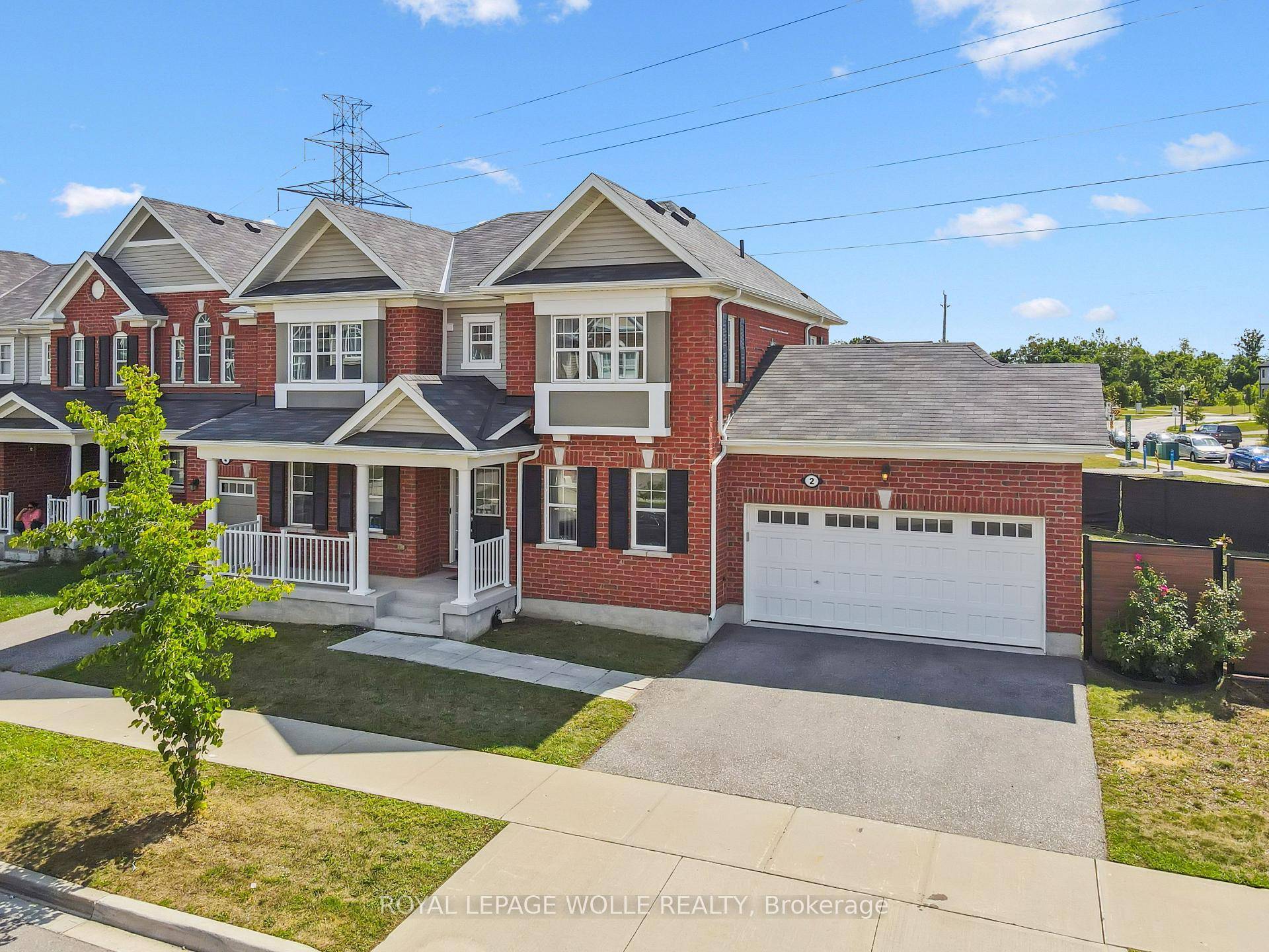 LIGHT FILLED, 4 BED WITH ENSUITE, DOUBLE CAR GARAGE, FREEHOLD END UNIT, BACKING ONTO GREENSPACE !