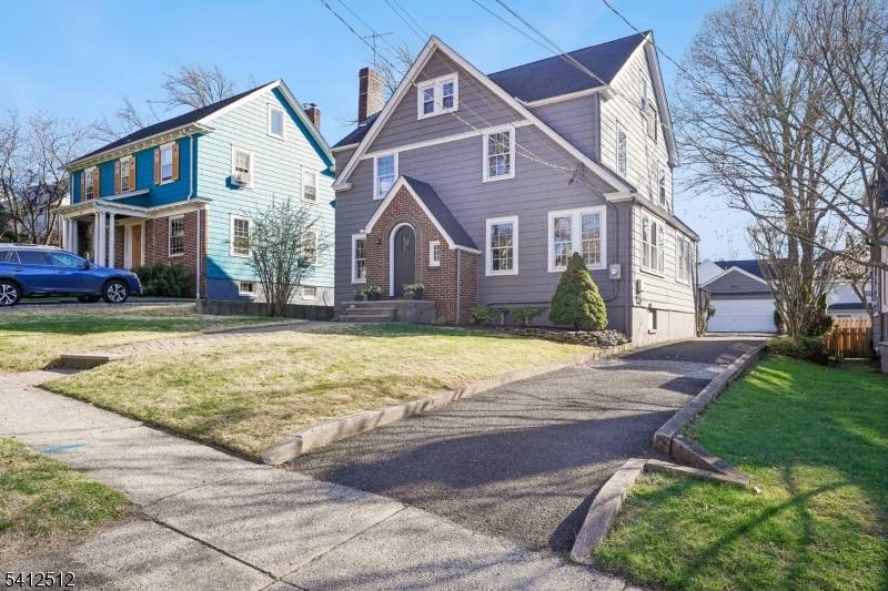 Wonderful home in unbeatable Maplewood location easy walk to village, train to NYC Hoboken, shops, restaurants, library, and Memorial Park !