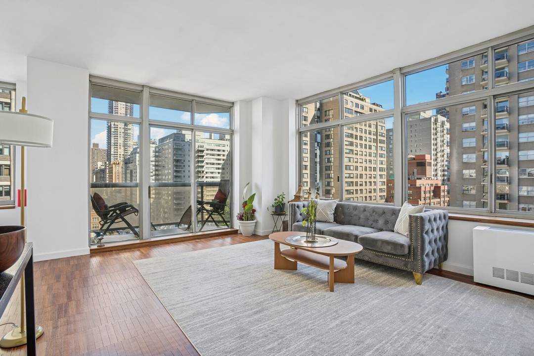 MINT CONDITION JR 1 BEDROOM WITH ALL NEW CHEF'S KITCHEN, SPA LIKE BATHROOM, ALL NEW ACs and more.