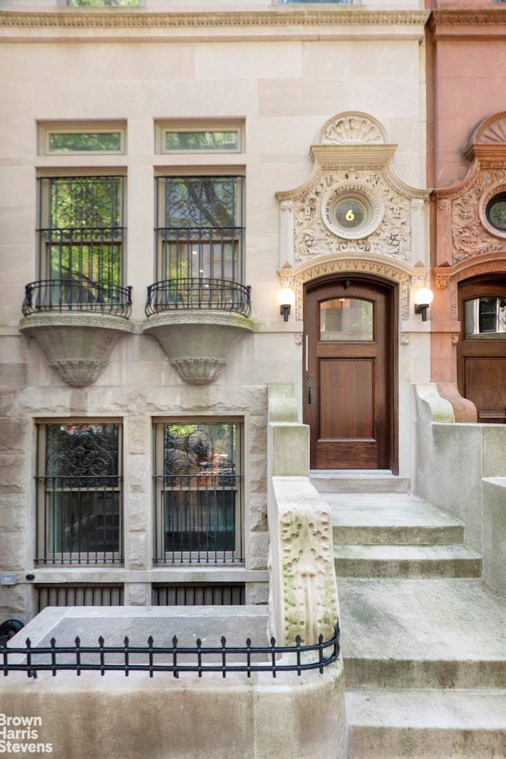 A New Townhouse Masterpiece by Central Park A rare offering of timeless elegance and contemporary perfection 6 West 95th Street is a masterfully rebuilt never lived in single family townhouse ...