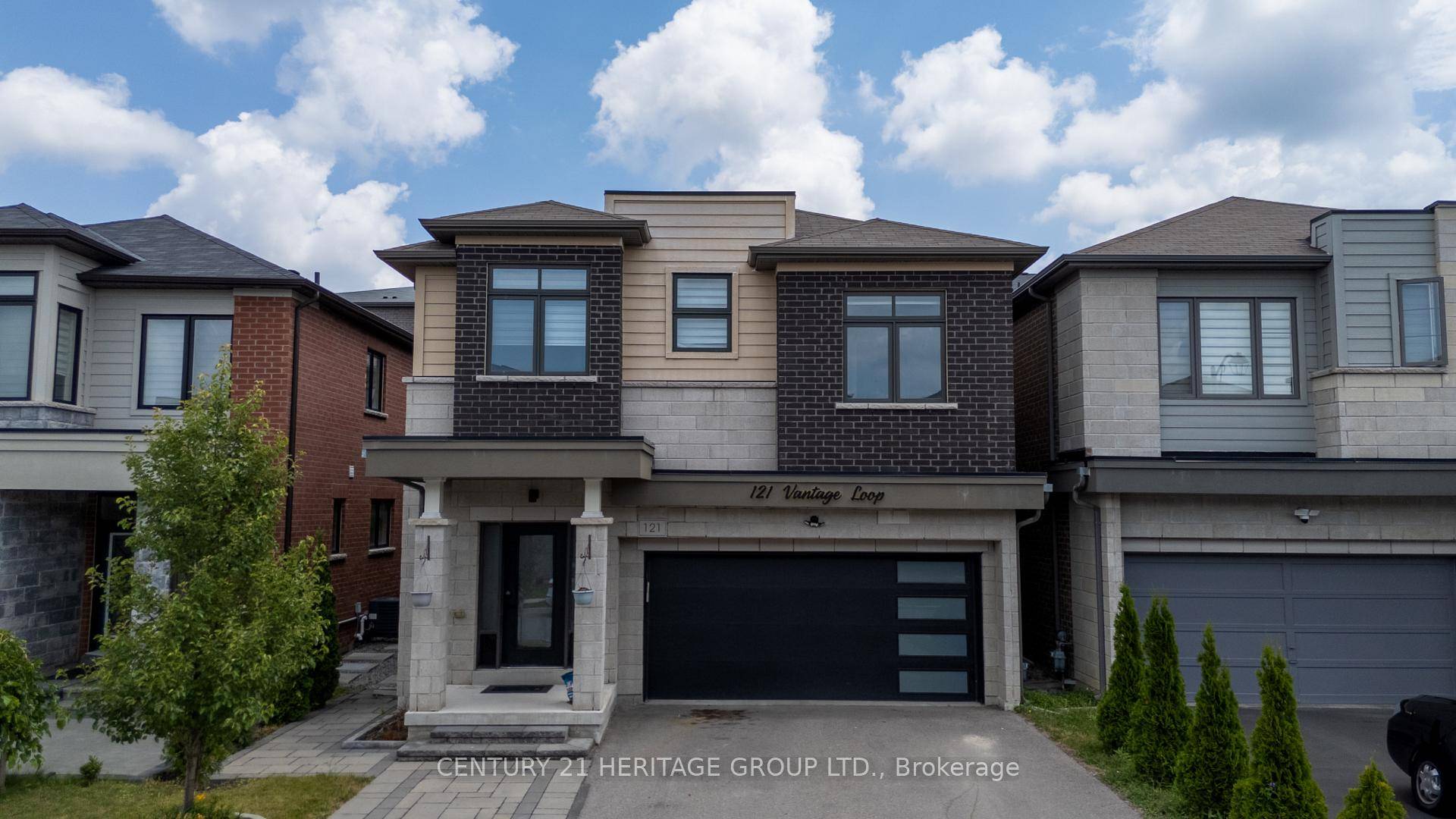 FOR SALE STUNNING 4 BEDROOM, 5 BATHROOM DETACHED HOME IN PRIME NEWMARKET !