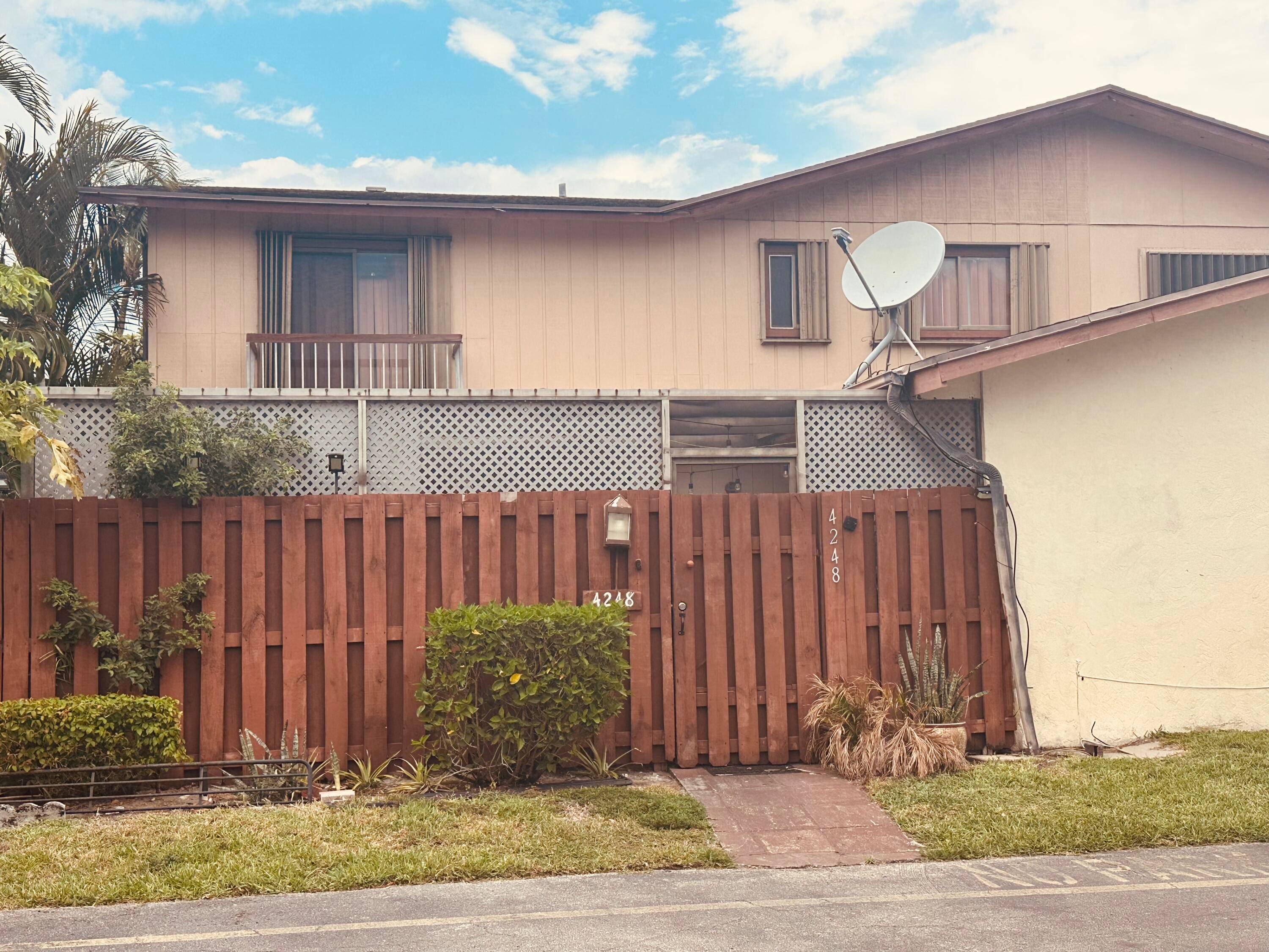 There is no credit score reqirement per the Associatiom credit score requiored GREAT LOCATION HOME FEATURES 3 BDRMS 2 BATHRMS HAS OVERSIZED BEDROOM AND BATHROOM DOWNSTAIRS TWO ADDITIONAL BEDRMS UPSTAIRS ...