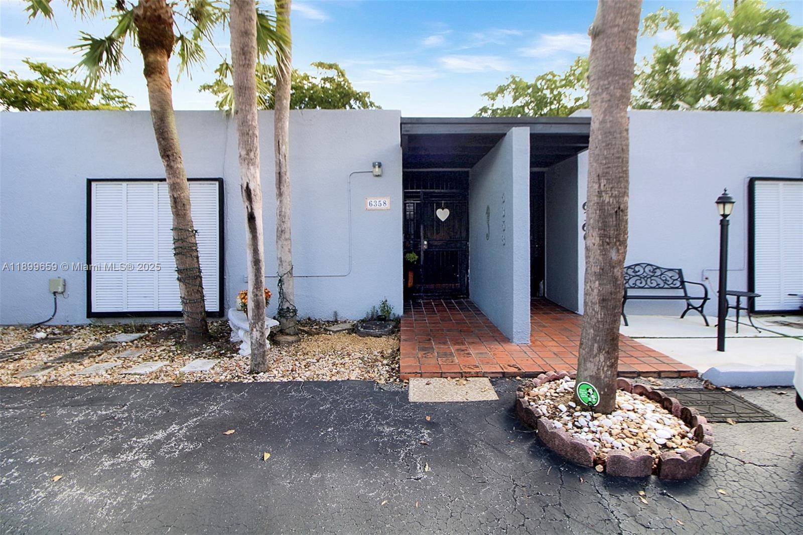 Extremely well kept 2 Bedroom 2 Bathroom Townhouse in Miami Lakes, located in the prestigious Windmill Gate Community.