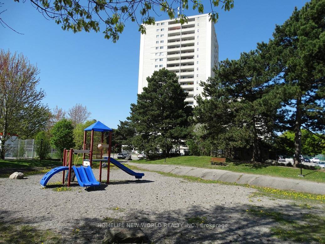 Great Opportunity To Own This 2 Bedroom South Facing Penthouse Unit, Oversized Balcony, Enjoy 180 Degrees Fabulous Panoramic South View Of Toronto Skyline.