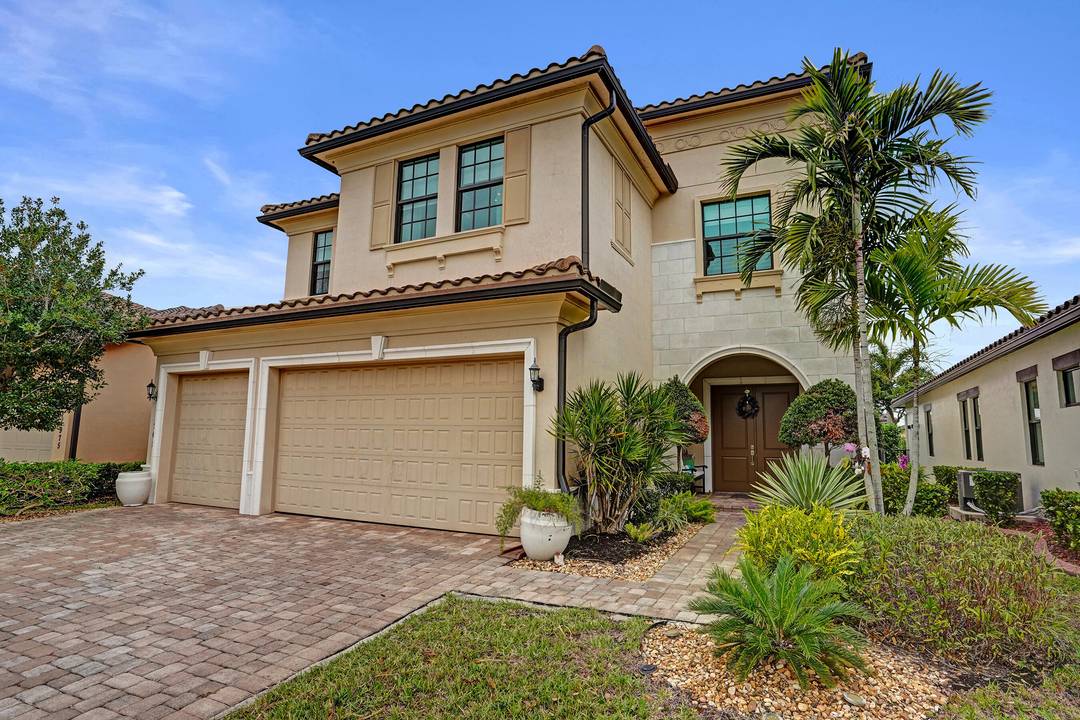 Exquisite former model home recently built in 2018 located on a prime lakefront lot and green space in front no front neighbors in the prestigious and exclusive Parkland Bay community, ...