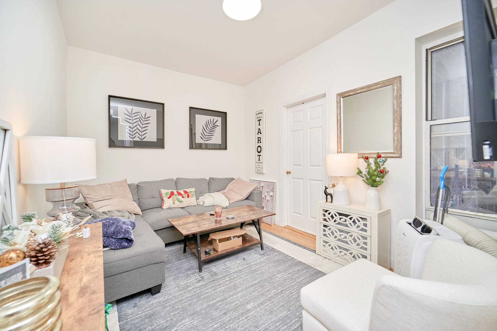 JUST LISTED BEAUTIFUL 2 BEDROOM PRIME EAST VILLAGEAPARTMENT DETAILS Separated Kitchen w SS Appliances2 Split BedroomsOversized WindowsHigh CeilingsHardwood FloorNatural SunlightBUILDING amp ; AREA Charming Walk UpHeart of the East VillageGreat ...