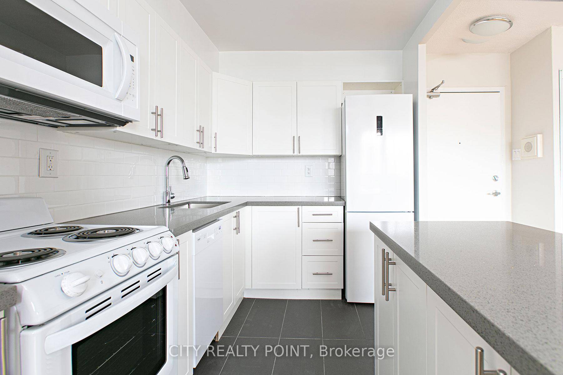 FREE ONE MONTH RENT MOVE IN NOW !