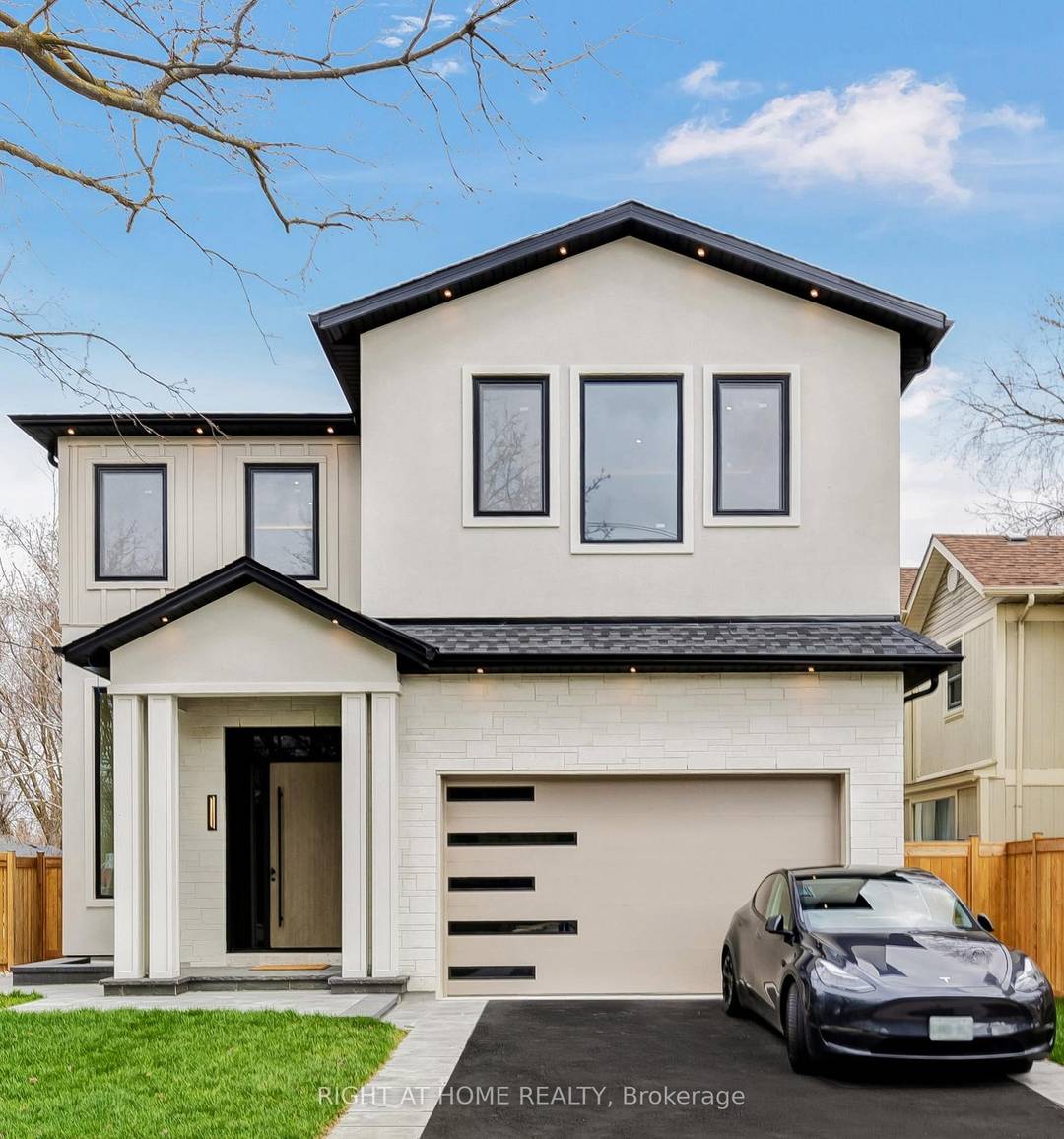 Exceptional custom built residence offering over 3, 900 sq.