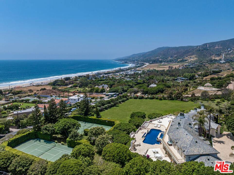 6051   Philip Ave 8BR Malibu La