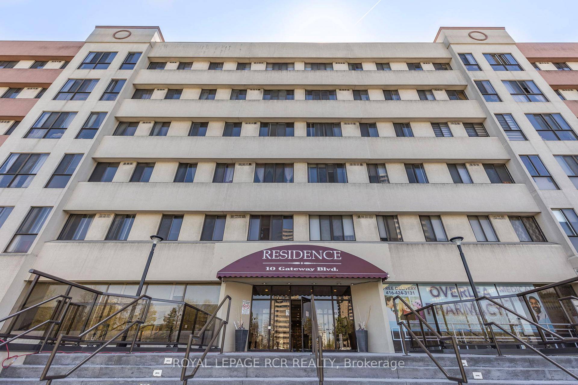 Welcome to this very large 2 bedroom, 2 bathroom condo that combines comfort and unbeatable convenience.