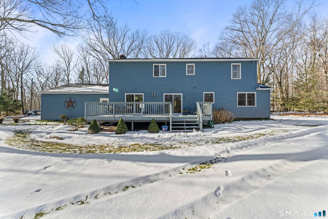 Perfectly situated on a sprawling, level yard, this beautifully maintained 4 bed, 2.