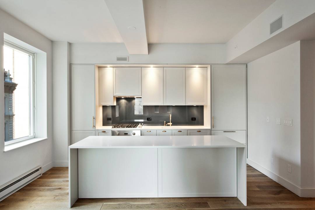 STUNNING CORNER THREE BEDROOM HOME WITH SUN DRENCHED VIEWS IN TRIBECA !