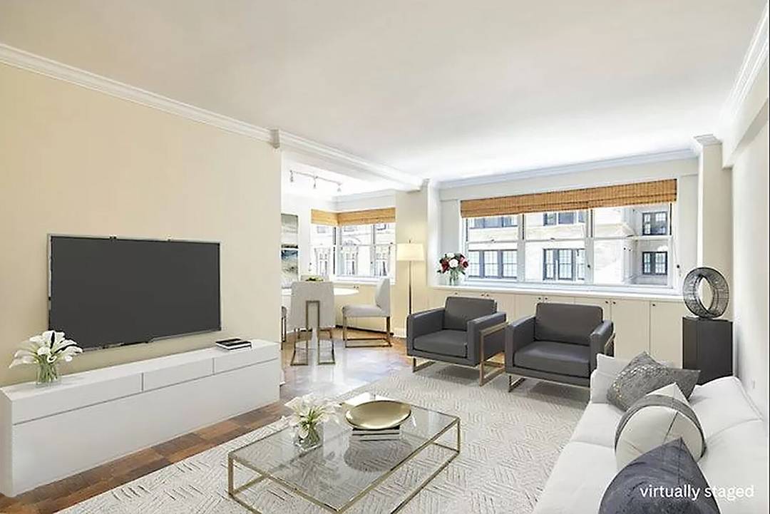 Come see this quiet 2 beds, 2 bath residence in Prime UES Cond op.
