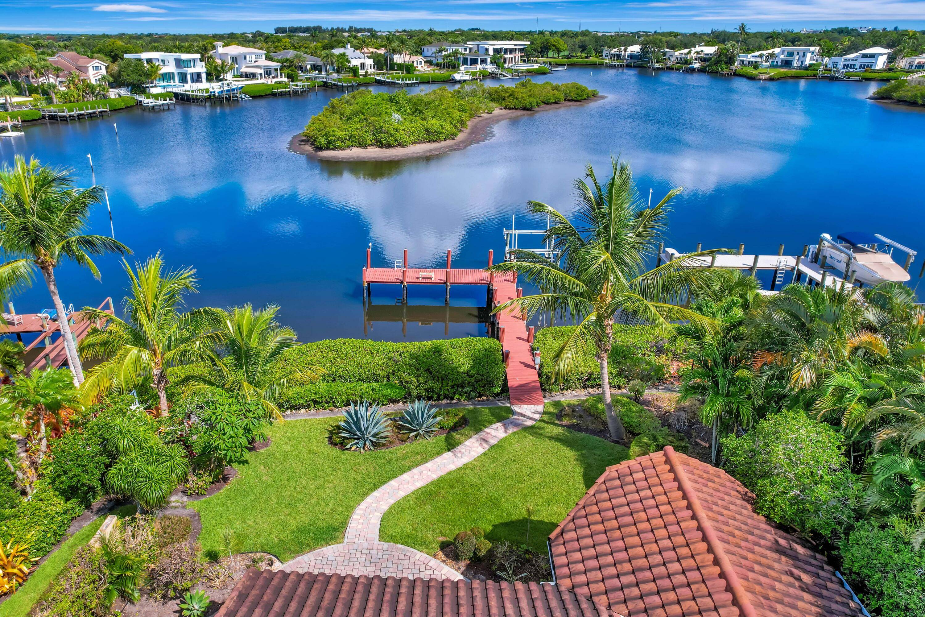 Nestled on the coveted, tree lined Victory Drive, this exceptional homesite offers the perfect canvas to build your dream home just minutes from the front entrance and the world class ...