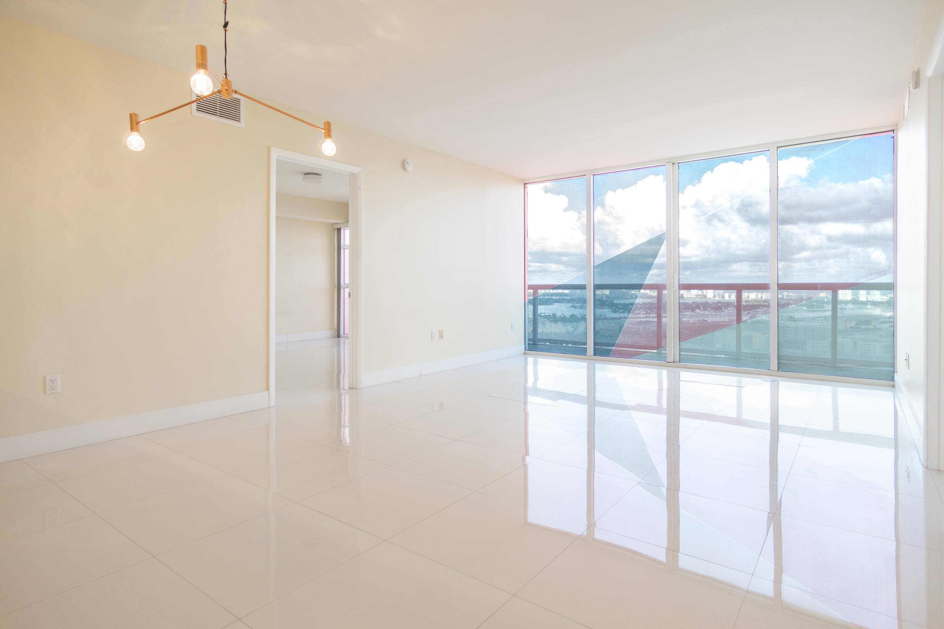 Panoramic direct Bay views from this amazing unit !