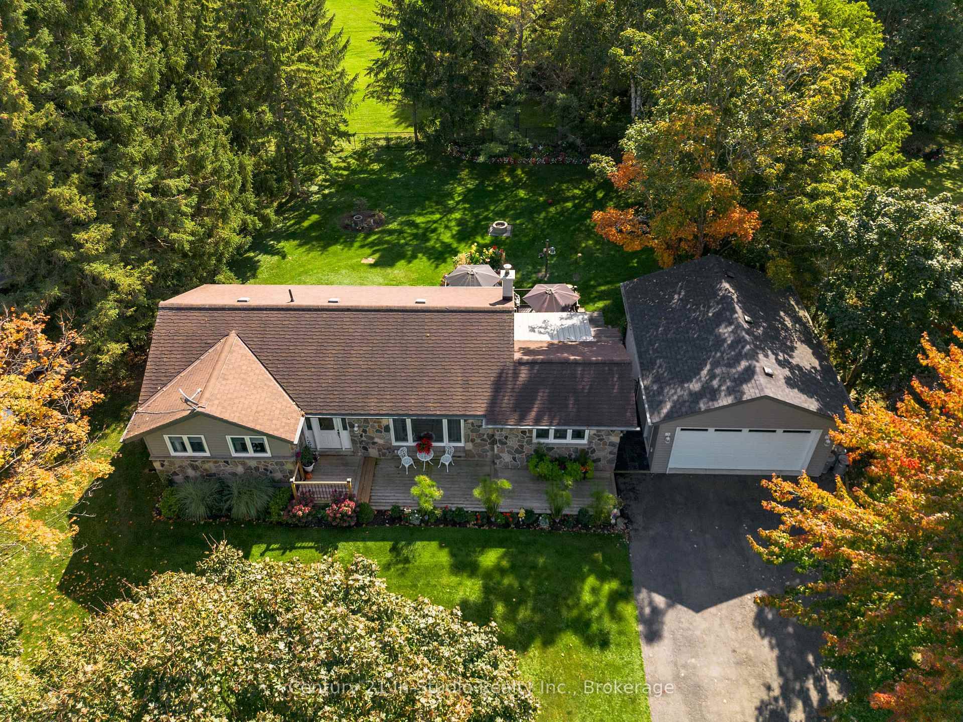 Welcome to Keady ! This meticulously maintained country bungalow perfectly blends modern comfort with small town charm.