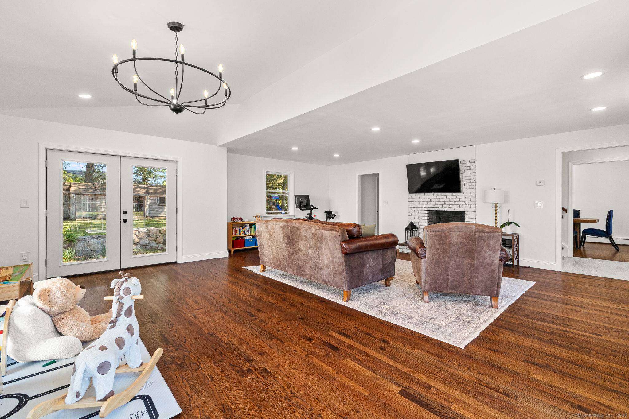 Move right in to this stunning Lake Forest Colonial in the North End !