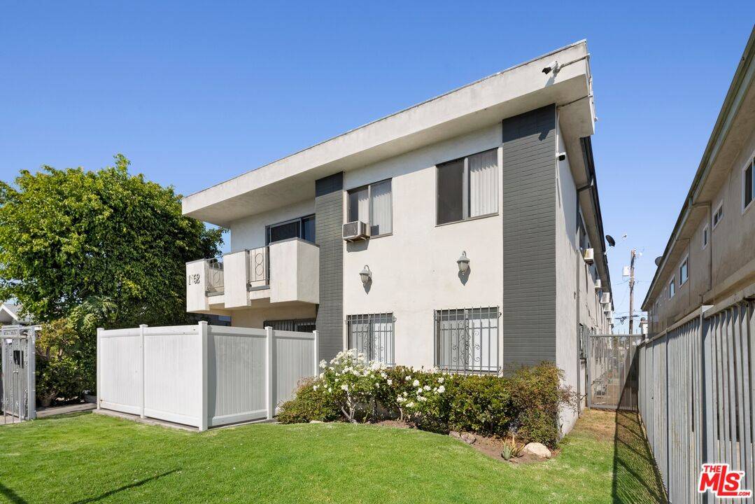 1952 S Holt Ave 15BR La