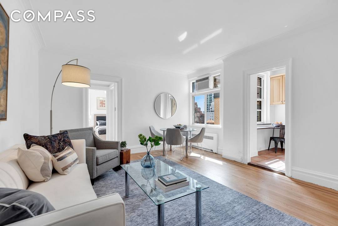 Move right into this classic one bedroom, one bath residence in one of Murray Hill s most charming prewar co ops.