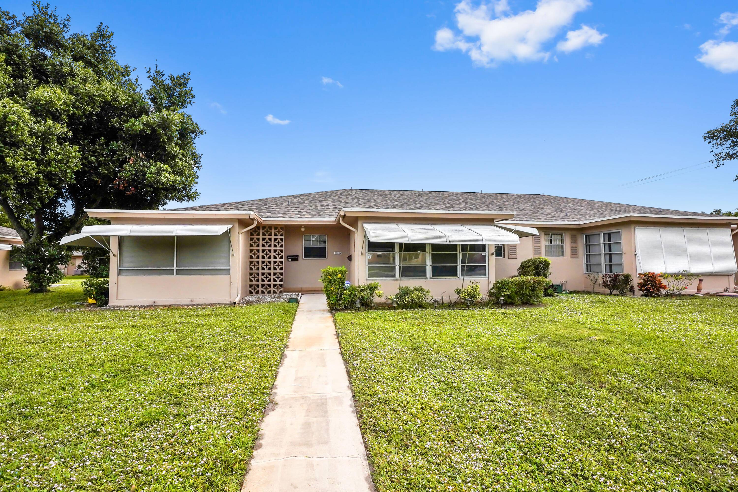 Charming villa available in desirable High Point of Delray Section 6 neighborhood.