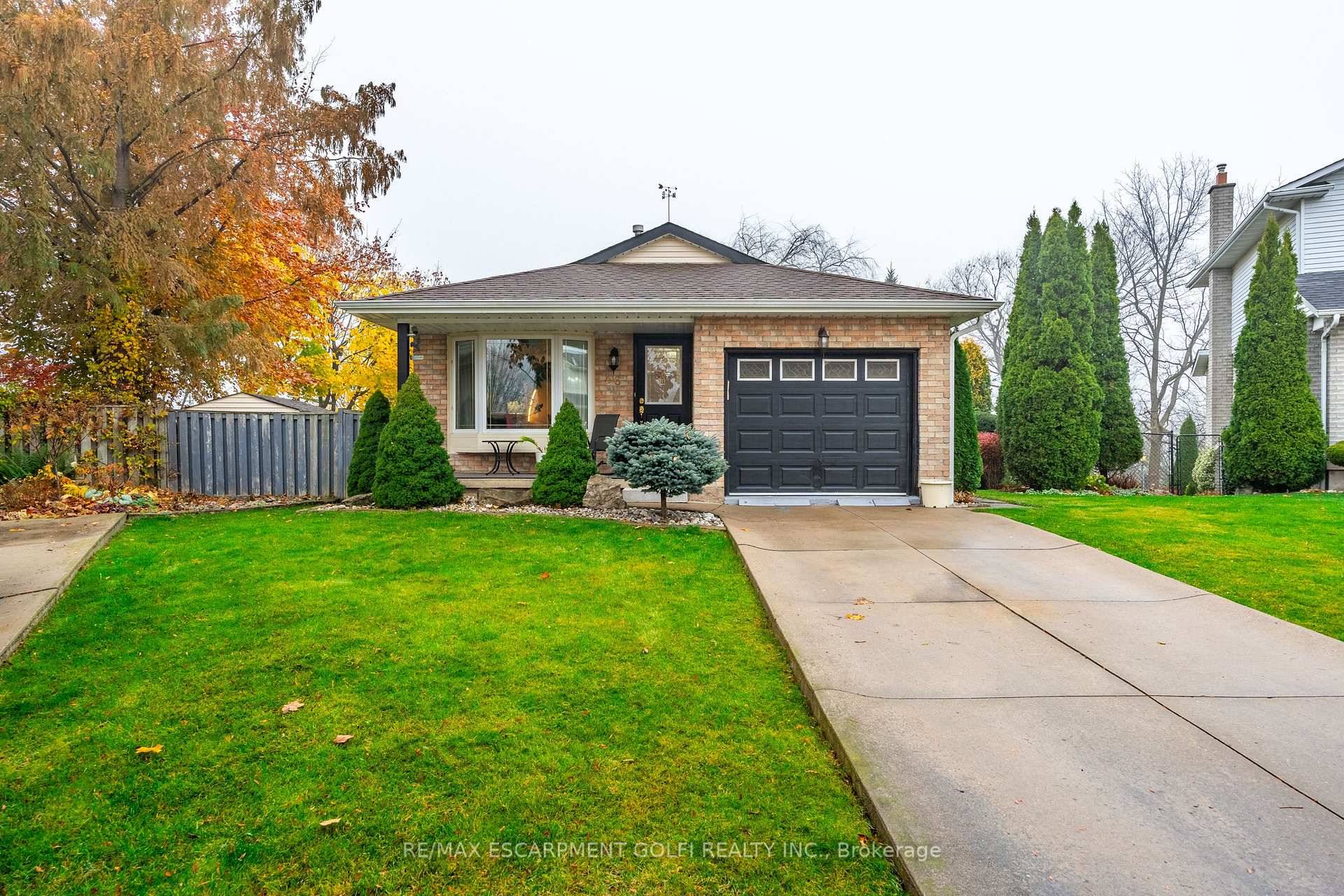 Welcome to this Valley Park Stunning Turnkey Home !