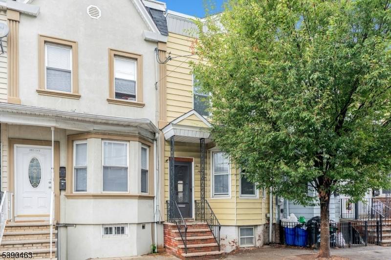 Charming One Family Home 3 Bedrooms, 1.